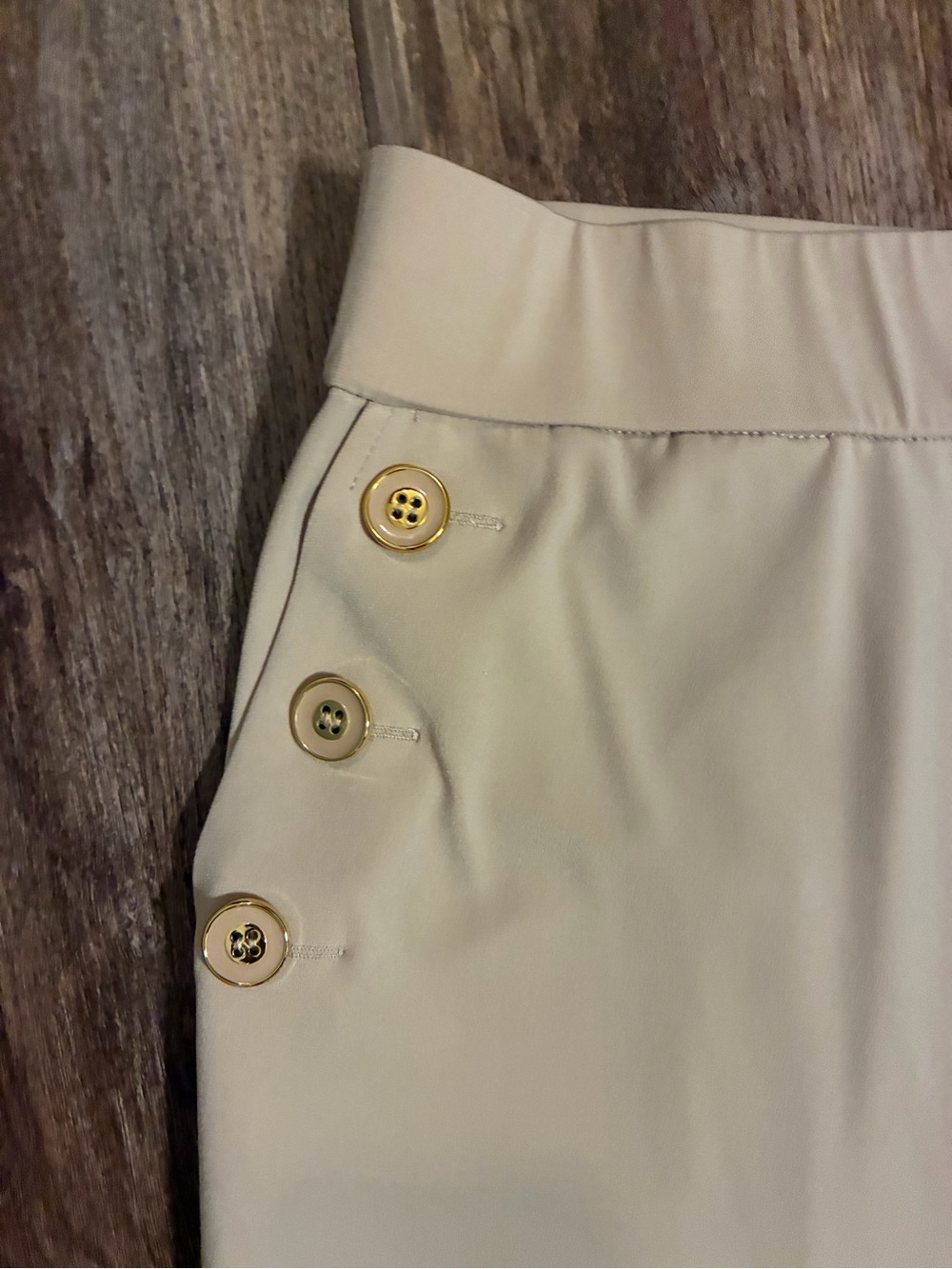 Susan Graver Office Wear Cream Cropped Preppy Pants with Gold Buttons 1XP - Picture 2 of 9